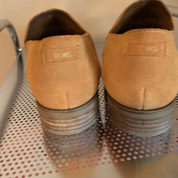 Tom’s Tan Flats size 8 1/2 - Picture 5 of 9